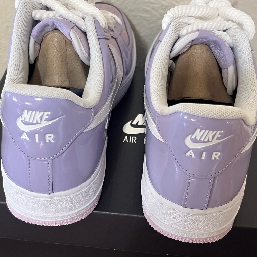 Nike Air Force 1 '07 LV8 in Hydrangeas and White - Picture 13 of 13